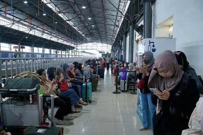 Rabu-Kamis (28-29/5) diprediksi terjadi kepadatan penumpang. (via Kompas)&nbsp;