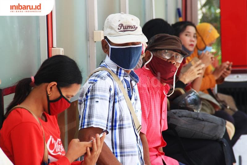 Harga masker sempat melambung tinggi sejak corona memasuki Indonesia, namun kini harga masker sudah kembali normal dan mudah didapatkan (Inibaru.id/ Triawanda Tirta Aditya)<br>