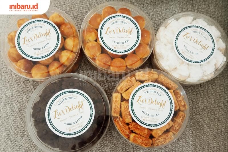 Nastar, Kastengel, dan Putri Salju masih menjadi kue kering favorit para pelanggan.&nbsp;(Inibaru.id/ Rafida Azzundhani)