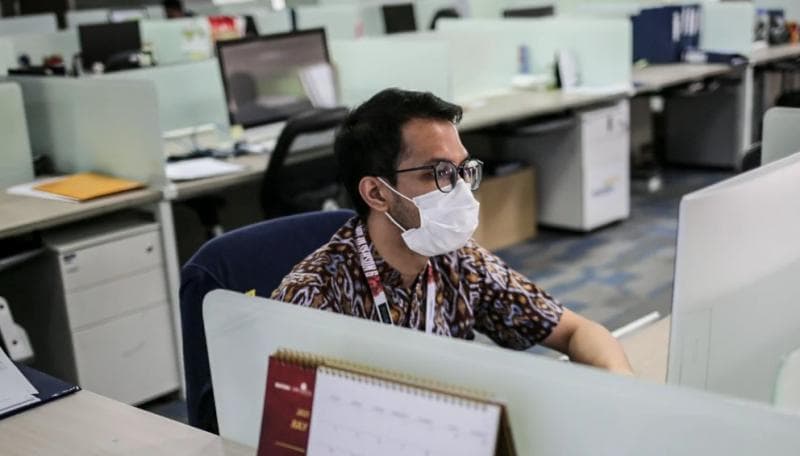 Banyak pekerja di Jakarta juga merasa gajinya nggak imbang dengan kebutuhan bulanan. (Katadata/M. Zaenuddin)