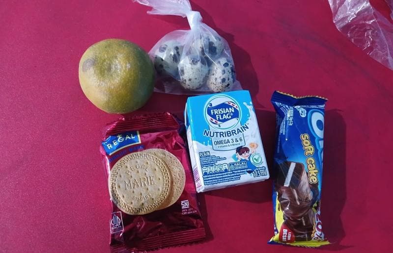 Anggota DPR memprotes pemberian MBG dalam bentuk bahan mentah. (X/Keinun)