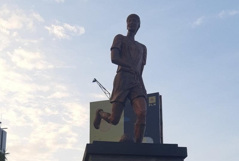 Nama Ribut Waidi melegenda karena selain membawa PSIS Semarang juara perserikatan, juga menyabet medali emas SEA Games 1987. (X/fim_mifta)