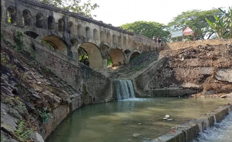 Banyak warga sekitar yang beraktivitas di Brug Wirosari. (FB/Anugerah)
