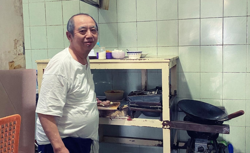 Hok Jap Tjiauw yang kini mengelola Rumah Makan Bah Kebek. (FB/Henricus Kusbiantoro)