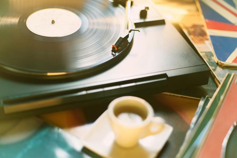 Ilustrasi: Pembayaran royalti lagu dilakukan melalui Lembaga Manajemen Kolektif Nasional (LMKN) yang bertugas menghimpun dan menyalurkannya secara resmi. (Sprudge)