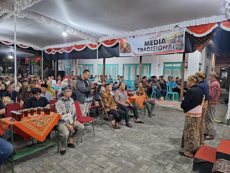 Sumanto berharap anak muda bisa menyerap pesan moral di balik lakon wayang. (Humas DPRD Jateng)