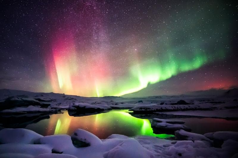 Aurora menjadi fenomena alam yang ditunggu-tunggu di tahun 2025. (Shutterstock) 