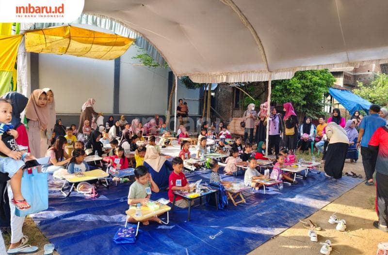 Suasana lomba mewarnai di CFD Gang Pramuka Mayong Lor. (Inibaru.id/ Alfia Ainun Nikmah)