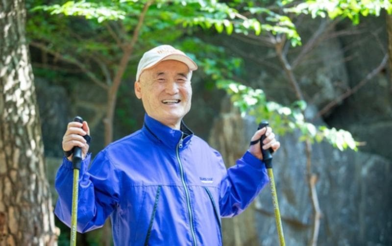 Kwon Junha, pengusaha yang menginisiasi beasiswa mendaki gunung di Korea. (Naver/Kim Doyeon)