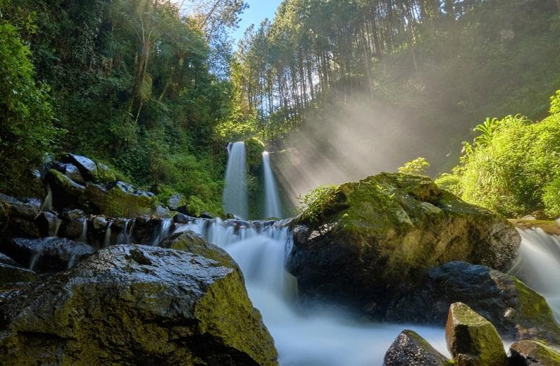 Air Terjun Grenjengan Kembar di Magelang. (Wikipedia/Petrus Arif)