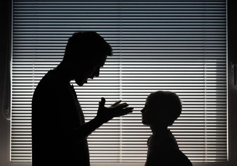 Merundung Anak di Rumah Bukanlah Bentuk 'Kasih Sayang yang Tegas'!