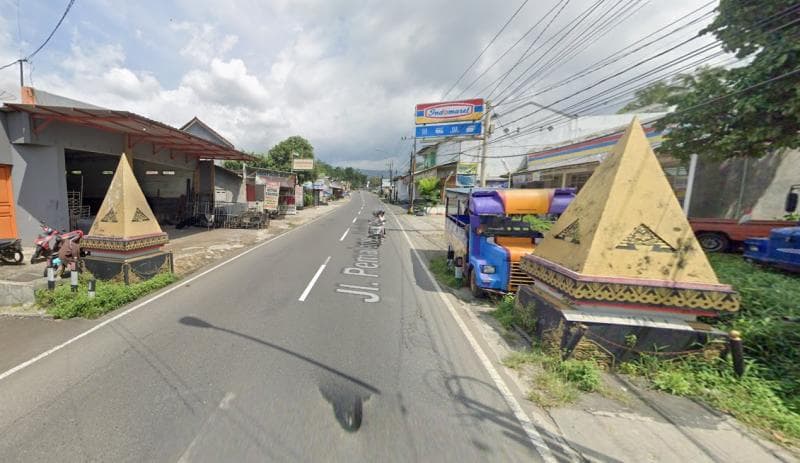 Tugu Lancip diperkirakan sudah eksis sejak zaman Indonesia masih dijajah Belanda. (Google Street View).
