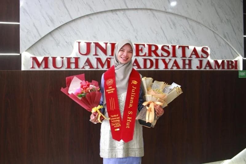 Kisah Juliana, Sarjana Pertama dari Suku Anak Dalam Jambi