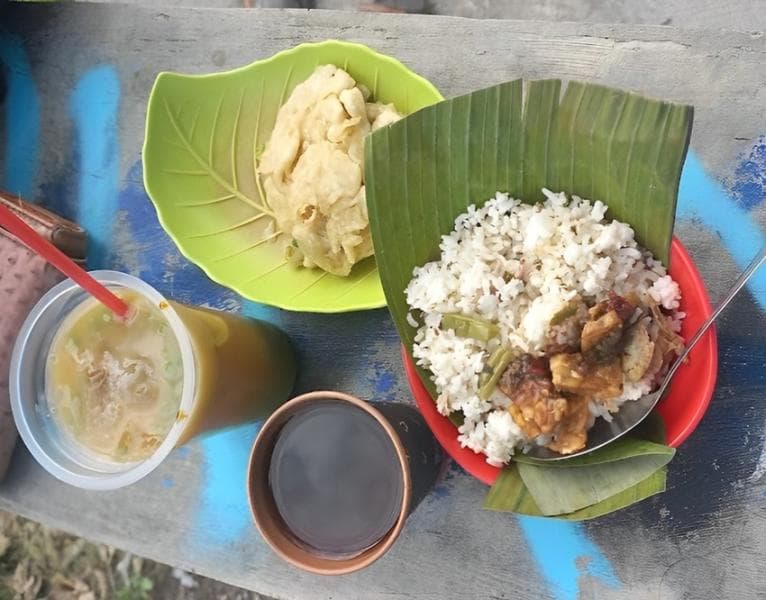 Sego Megono Sor Ringin yang cocok buat sarapan. (Nia Mariyani)