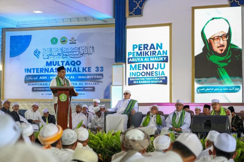 Wakil Gubernur Jateng Taj Yasin saat acara di Multaqo Sanawi Internasional ke-33 di Brebes. Taj Yasin nyatakan akan naikan insentif guru agama. (Humas Jateng)