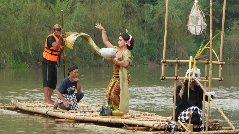 Bisik Serayu Festival 2025 dan Laku Meruwat Jagat dengan Labuhan Lengger Gethek