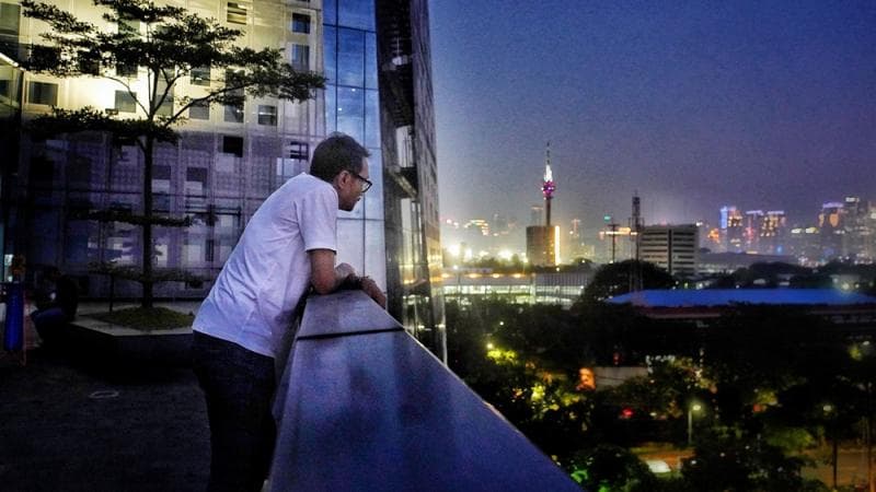 Meski dikenal kaya komunitas dan padat penduduk, banyak warga Jakarta dan DIY yang merasa kesepian. (Kompas/Satrio Wisanggeni)