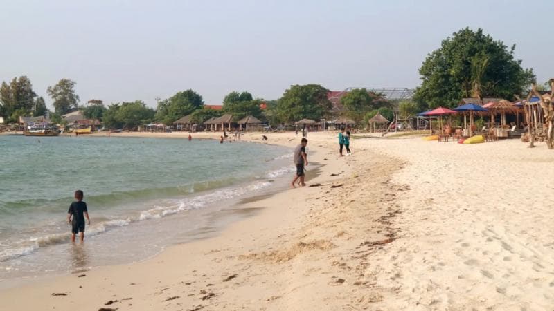 Pantai Bandengan di Jepara dikenal memiliki pemandangan alam yang indah. (Travelspromo)