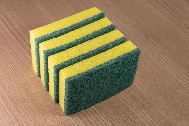 Ternyata, bagian kuning dan hijau spons cuci piring punya fungsi yang sangat berbeda. (Freepik)