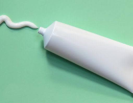 Benarkah mengoleskan odol di bawah mata dapat menghilangkan efek gas air mata? (Klikdokter) 