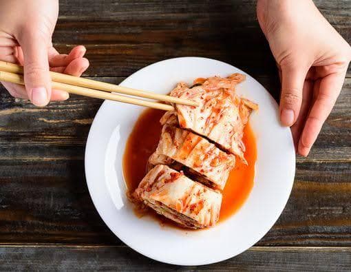 Kimchi baik untuk menaikkan mood-mu. (Klik Dokter)