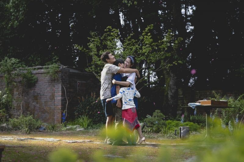 Salah satu adegan kekeluargaan di film 'No Other Choice'. (BIFF)