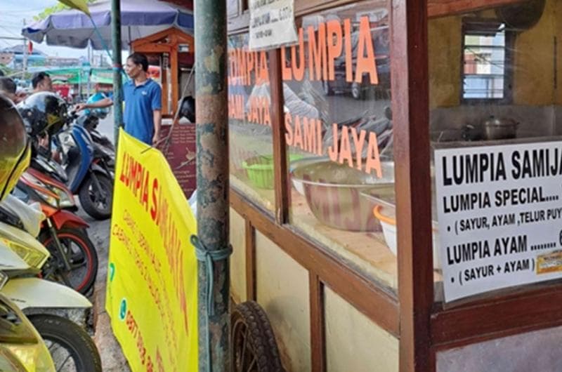 Lapak Lumpia Samijaya yang masih sederhana. (Kompasiana/Malfalia Marshaniswa)