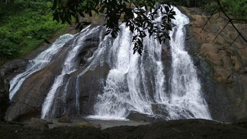 Curug Glawe berada di lokasi yang cukup tersembunyi sehingga masih jarang dikunjungi wisatawan. (Visitjateng)