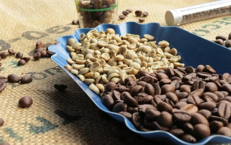Ilustrasi: Berbeda dengan kopi biasa yang bisa mengandung kafein hingga 140 miligram, produk decaf biasanya hanya memiliki sekitar 2-5 miligram per cangkir. (Mtpak.coffee)