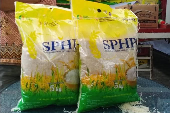 Beras SPHP bakal segera didistribusikan ke pasar-pasar untuk menekan harga. (Kompas)