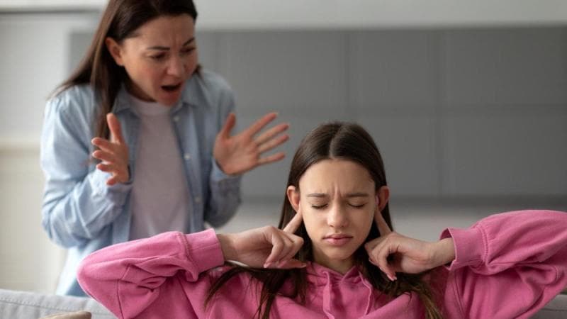 Gaya pengasuhan otoriter termasuk yang paling banyak dilakukan, yang sebagian besar merupakan warisan dari orang tua mereka. (Shutterstock/fast-stock via Fimela)