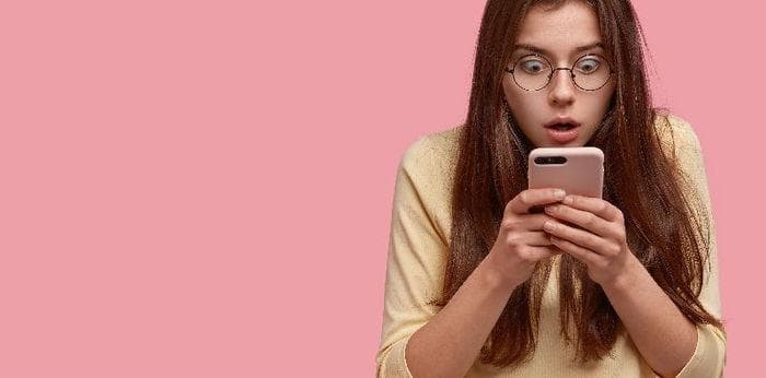 Paparan berita negatif yang bertubi-tubi turut memengaruhi kondisi mental. (via The Asianparents)