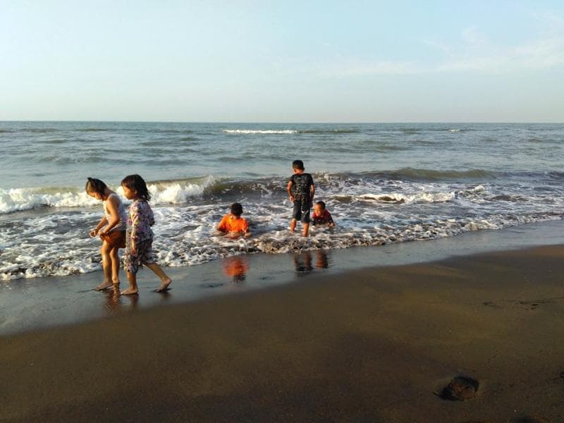 Pantai Kertosari termasuk dalam pantai yang ramah anak. (Kabarpemalang)