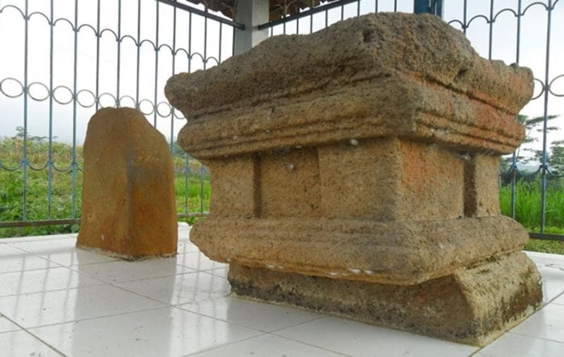 Prasasti Kepokoh di Kabupaten Batang, Jawa Tengah. (Harryprayoga6)