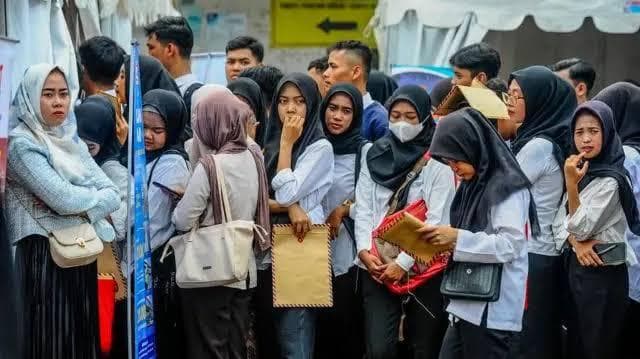 Purbaya yakin jika keran kredit dibuka bakal membuka lapangan kerja. (BBC)