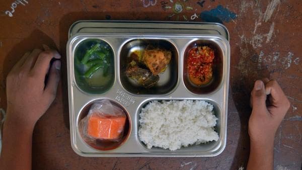 Sebanyak 110 siswa di SMA Negeri 2 Wonogiri mengalami keracunan usai menyantap menu MBG pada Kamis (11/9). (Antara Foto) 