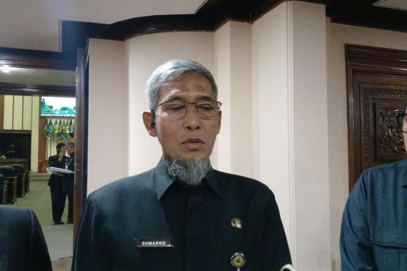 Sekretaris Daerah Jateng Sumarno menegaskan Pemprov nggak serta-merta menghentikan program MBG. (Kompas)&nbsp;