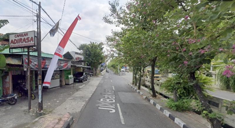 Kini, yang lebih sering tercium saat lewat di Jalan Batikan adalah aroma roti yang dipanggang. (Google Street View)