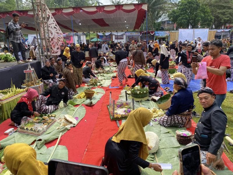 Bucu Pendem kerap hadir di acara-acara tradisi di Wonosobo. (FB/Wonosobozone)