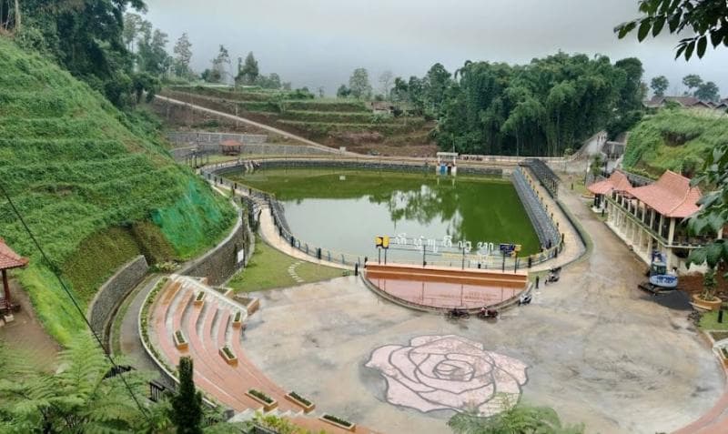 Suasana di Embung Gumelem cukup tenang sehingga cocok untuk dijadikan lokasi bersantai. (Samsul Maarif)