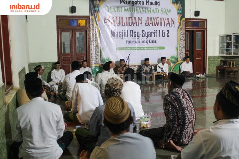 Selawat Bercengkok Jawa; Larikan Akulturasi 'Maulidan Jawiyan' di Desa Padurenan Kudus