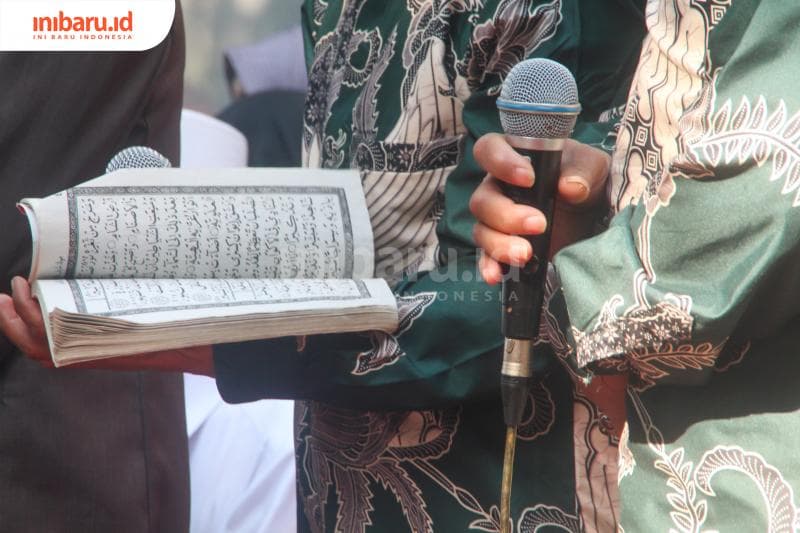 Lantunan terbang papat di halaman Masjid Al-Mubarok Desa Demaan, Kecamatan Kota, Kudus. (Inibaru.id/ Imam Khanafi)