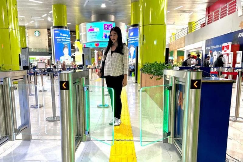 Ilustrasi: Fitur pemindai wajah telah menghemat kertas senilai ratusan juta rupiah dalam delapan bulan terakhir. (KAI)&nbsp;