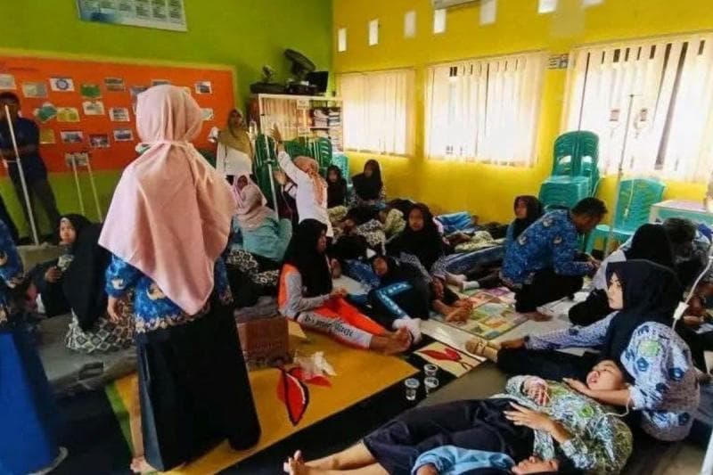 Selain proses memasak, proses distribusi makanan MBG dituding jadi penyebab tingginya kasus keracunan belakangan ini. (Kompas/Jody)