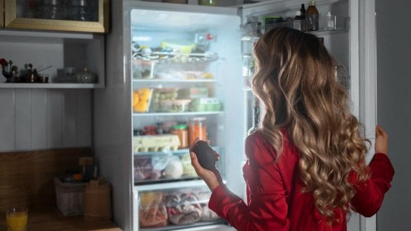 Jika jalur freon tersumbat, kulkasmu nggak akan dingin lagi. (Freepik)