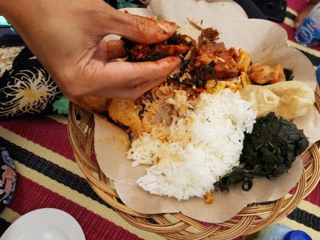 Makan dengan tangan menyimpan banyak manfaat. (Shutterstock)