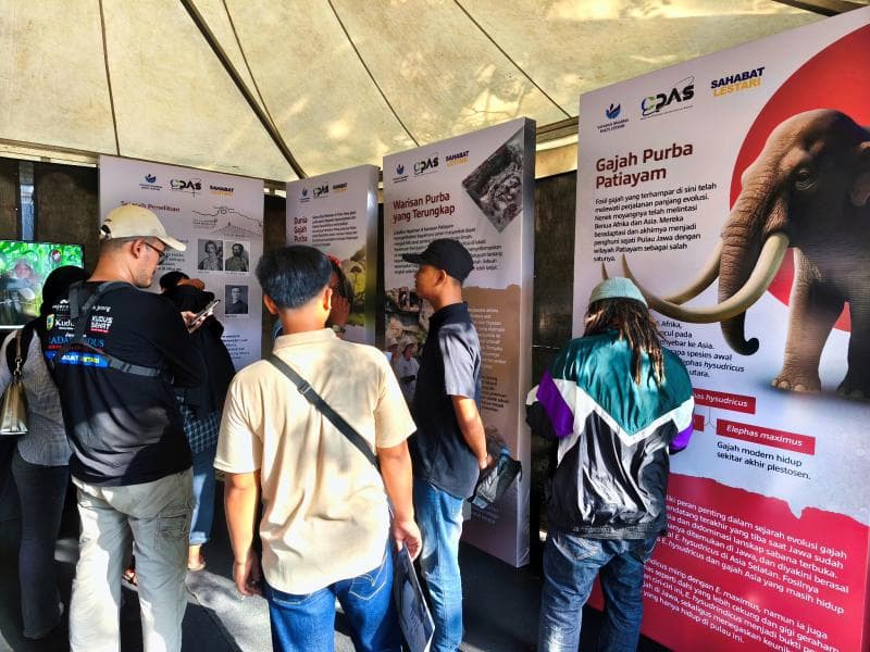 Selepas touring, para pengendara skuter berkumpul di pameran pop-up Patiayam. (Inibaru.id/ Anam)