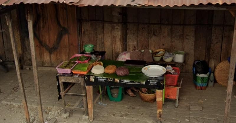 Lapak Gemblong Ketan Bu Liyah yang sederhana. (Google Street View)