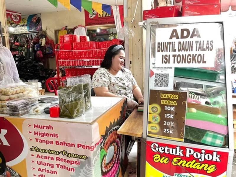 Lapak Getuk Pojok Bu Endang di Pasar Rejowinangun. (Radarmagelang/Muhammad Tegar Julianto)