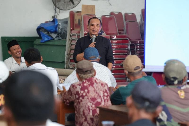 Di depan para petani Ketua DPRD Jateng Sumanto mengingatkan untuk nggak gampang tergiur menjual sawah. (DPRD Jateng)
